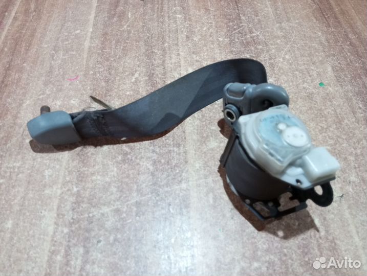 Ремент безопасности задний левый Toyota land cruis