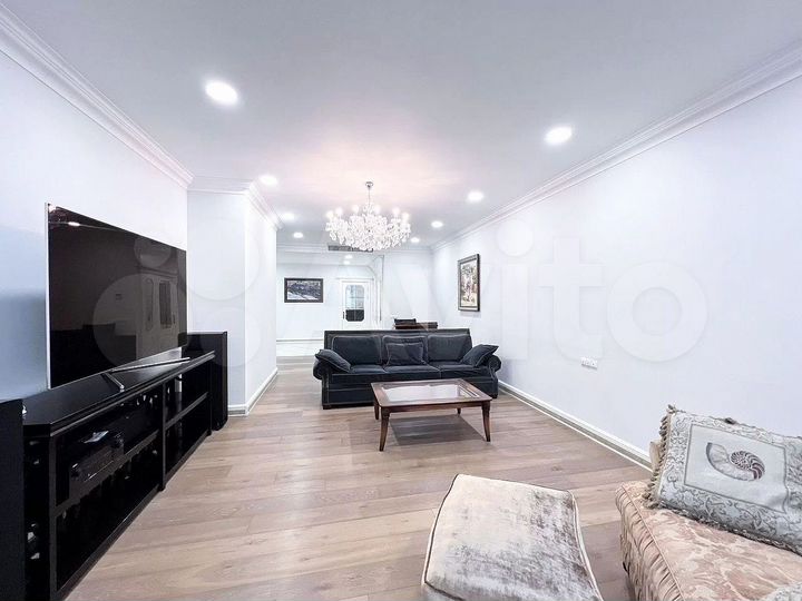 4-к. квартира, 205 м², 4/7 эт.