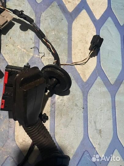 Проводка двери передней правой ymm502491b