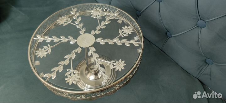 Тортница на ножке