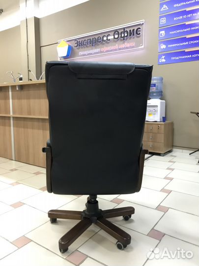 Кожаное кресло руководителя Chairman-653