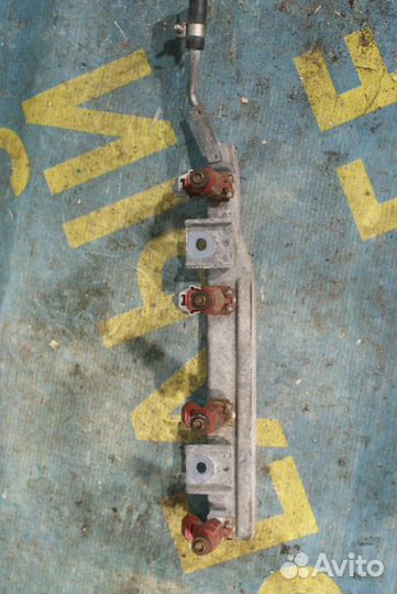 Топливная рампа форсунка Nissan Almera N16