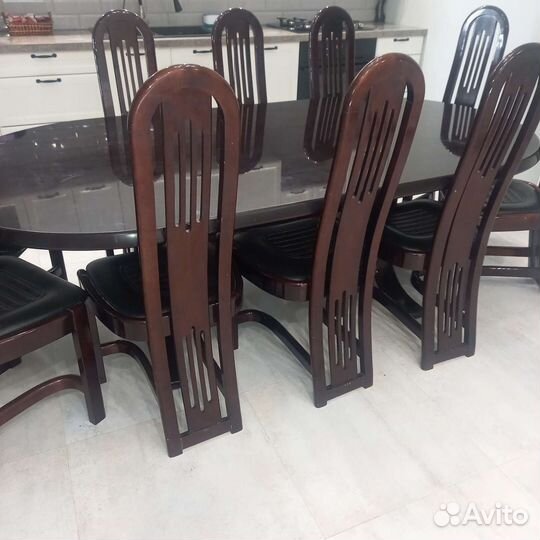 Стол и 10 стульев