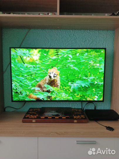 Продаю телевизор Hisense H43B7100