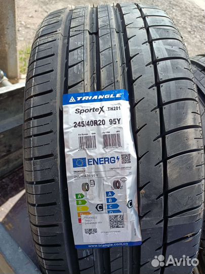 Michelin Pilot Sport 4 S 245/40 R20 и 275/35 R20