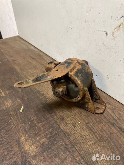 Подушка двигателя Toyota Avensis cедан 7AFE 1997