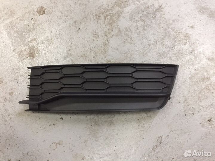 Заглушка туманки левая Шкода рапид