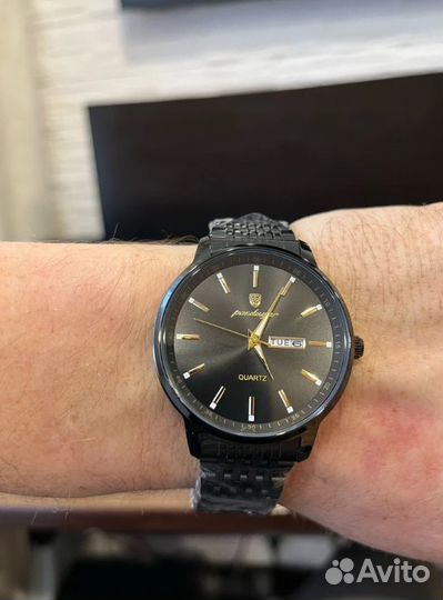 Часы наручные кварцевые