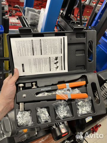 Заклепочник для резьбовых заклепок в кейсе AV Stee