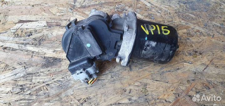 Моторчик стеклоочистителя передний Nissan Qashqai