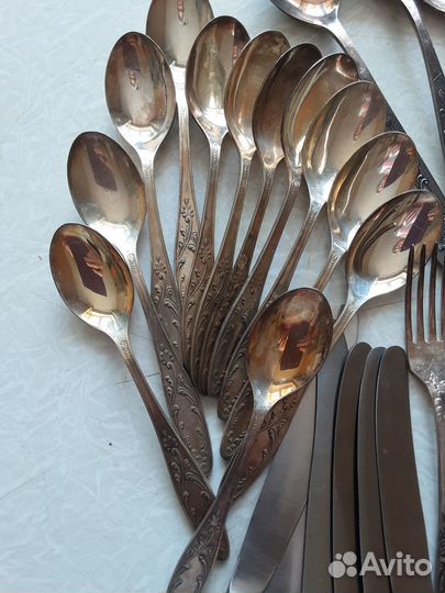 Набор мельхиоровых столовых приборов
