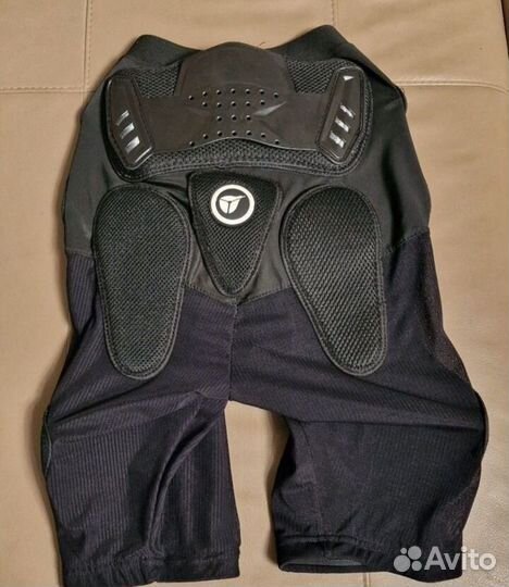 Защитные шорты для сноуборда