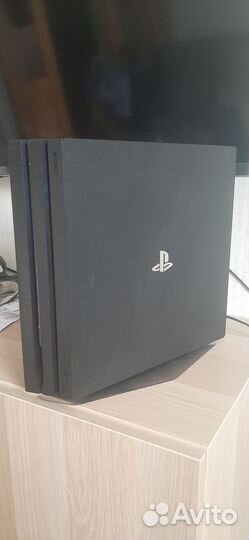 Игровая приставка ps4 pro 1tb