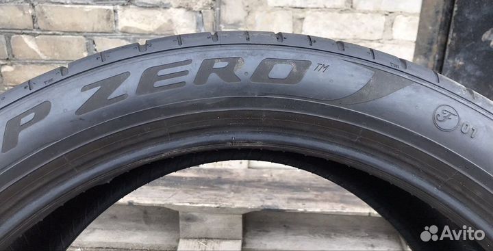 Pirelli P Zero 295/35 R20