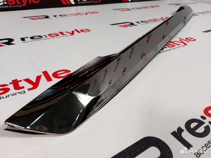 Накладка на 5-ю дверь Lexus LX570