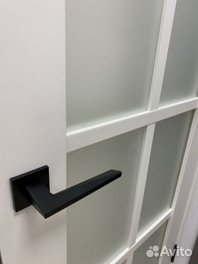 Двери межкомнатные белые со стеклом