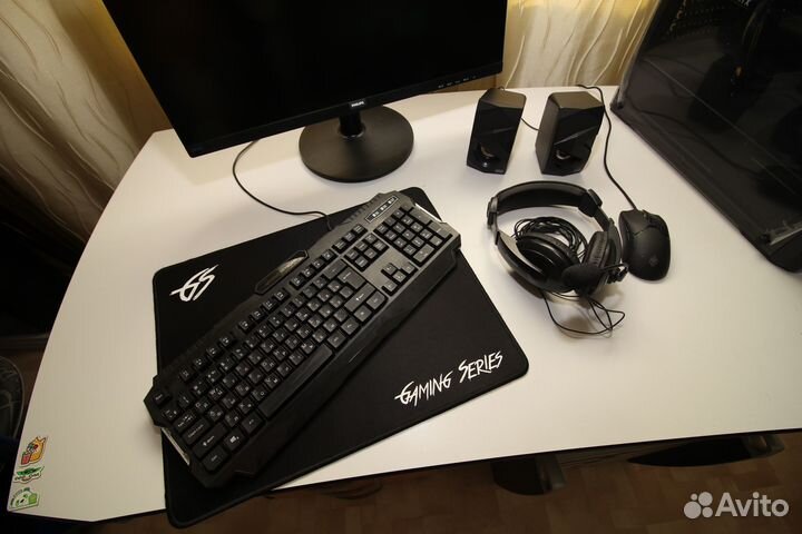 Клавиатура, коврик, мышь, наушники, колонки