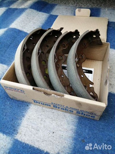 Тормозные колодки задние на nissan