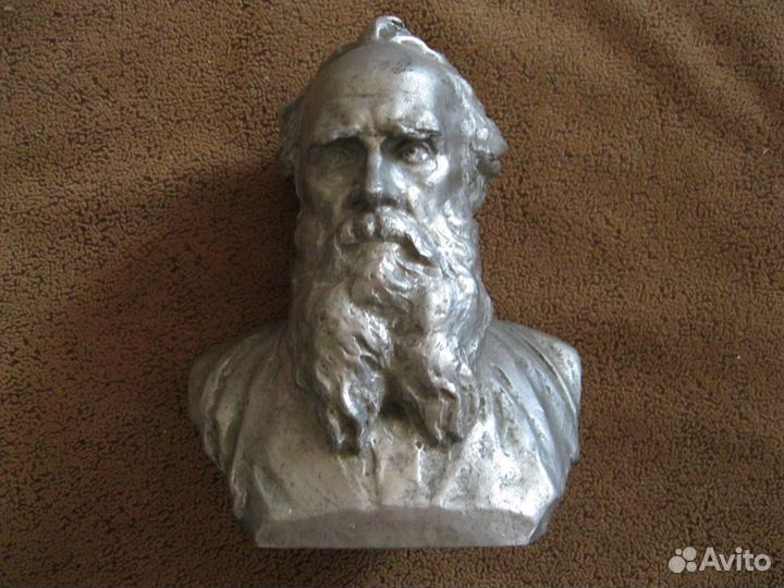 Толстой-силумин бюст