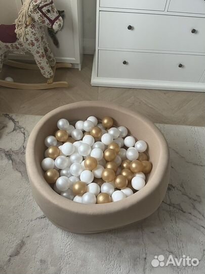 Сухой бассейн с шариками