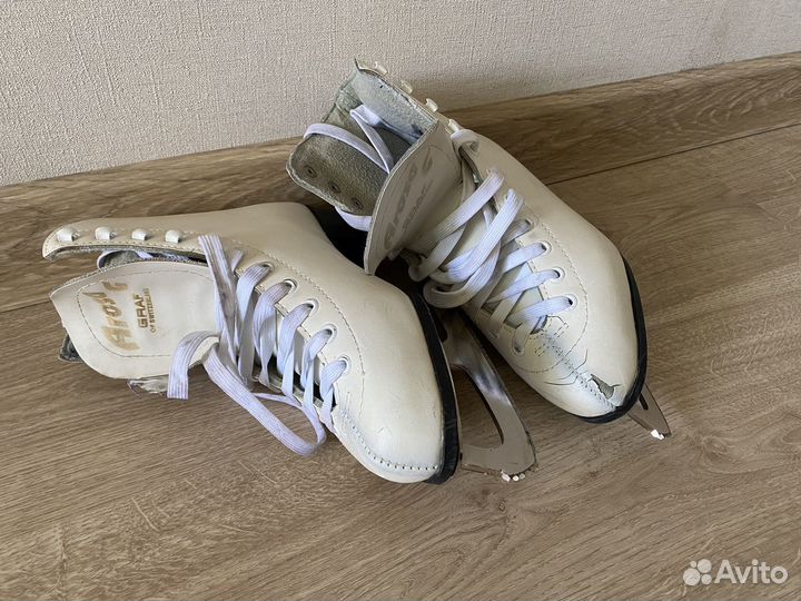 Коньки фигурные женские 38 размер