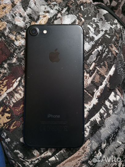 Телефон iPhone 7