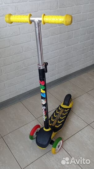 Самокат детский трехколесный