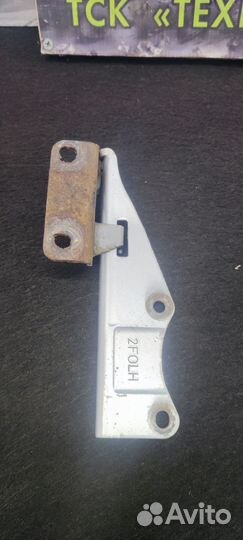 Петля капота Nissan Primera P11