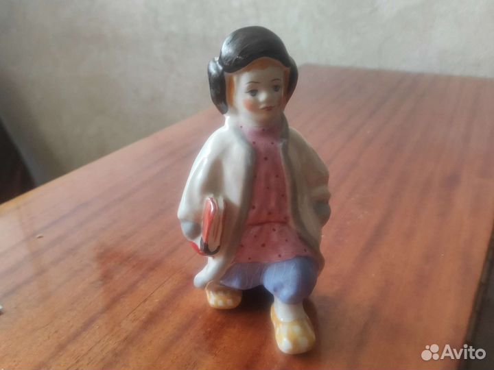 Фарфоровая статуэтка лфз.Филиппок