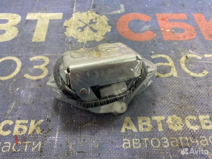 Замок двери багажника Toyota Hiace KZH100 1kzte