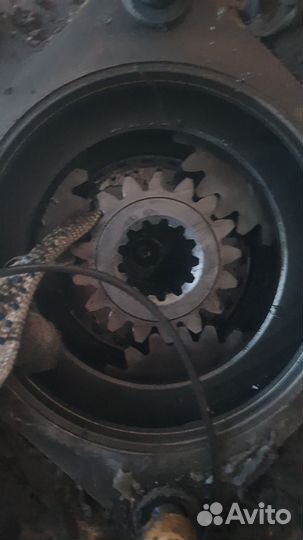 Редуктор поворота экскаватора caterpillar 330