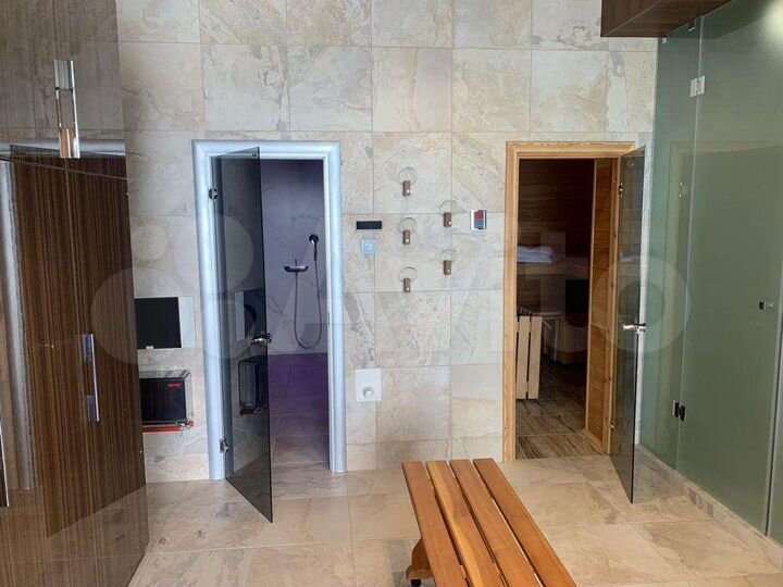 Коттедж 270 м² на участке 7 сот.