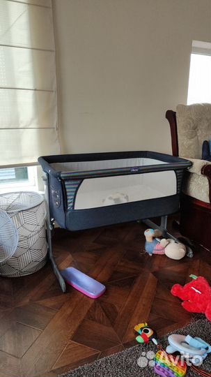 Кроватка chicco next2me приставная