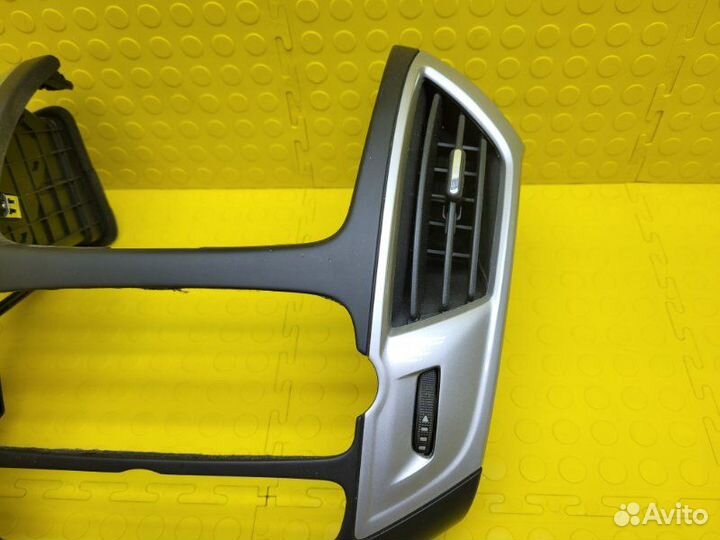 Накладка торпедо,Рамка медиа системы.Рамка