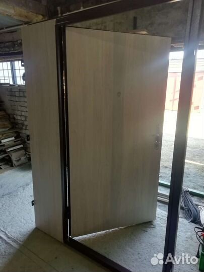 Двери металлические, тамбурные