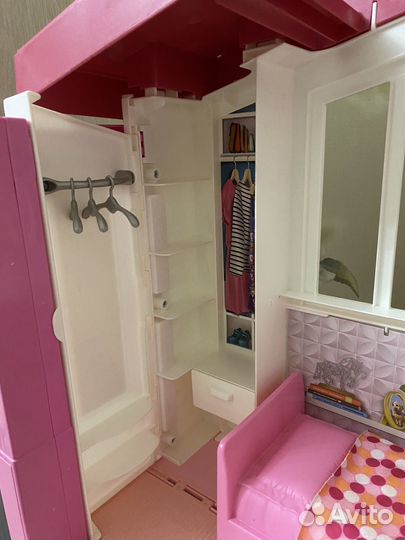 Большой кукольный домик с мебелью