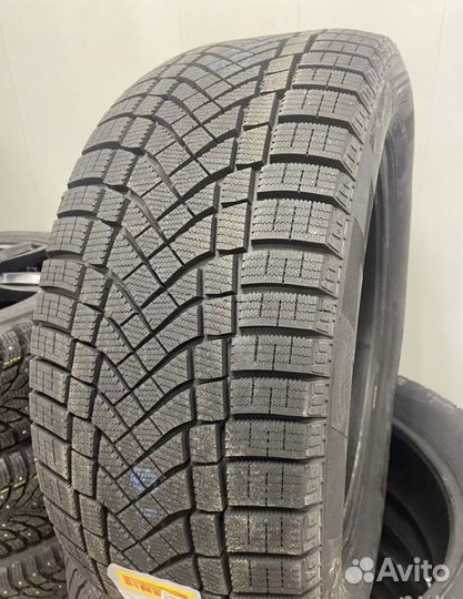Pirelli Ice Zero FR 215/60 R16 99H