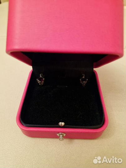 Золотые серьги с гранатом и бриллиантами