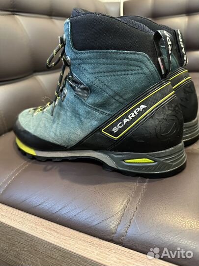 Трекинговые ботинки