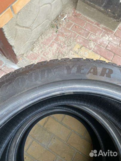 Goodyear UltraGrip 8 Performance 245/45 R19 102V