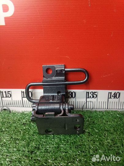 Петля двери Audi S8