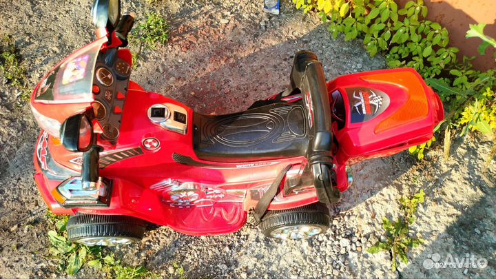 Детский квадроцикл на аккумуляторе