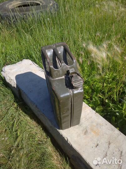 Канистры металлические 20 литров