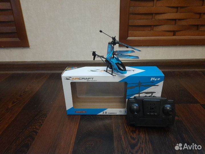 Вертолет на пульте управления