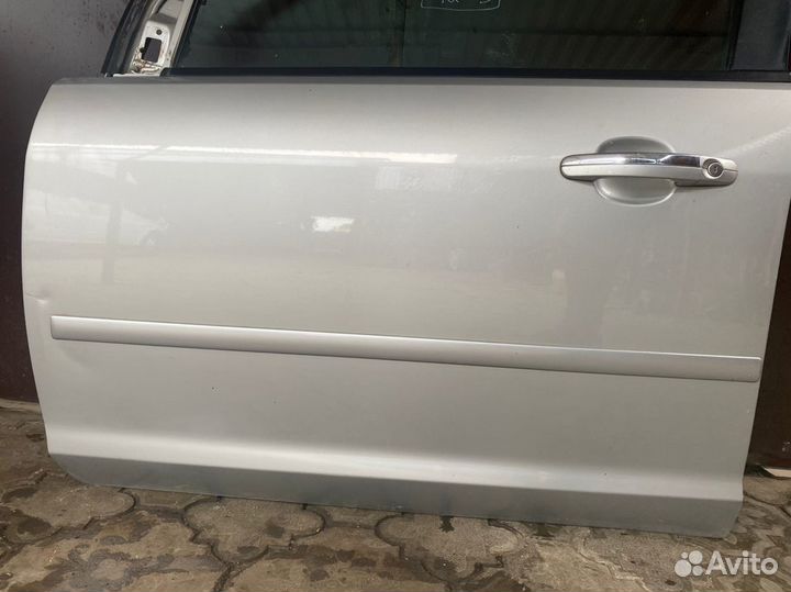 Передняя левая дверь Ford Focus 2 оригинал 4205