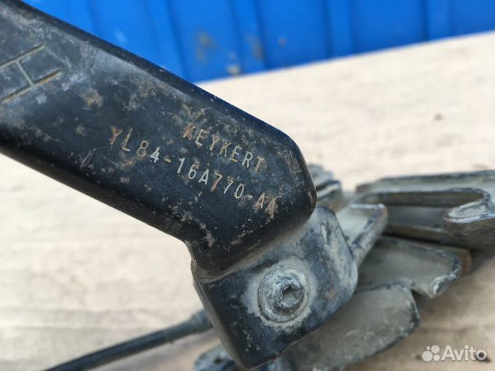 Замок капота Mazda Tribute 1 3.0 AJ 2001