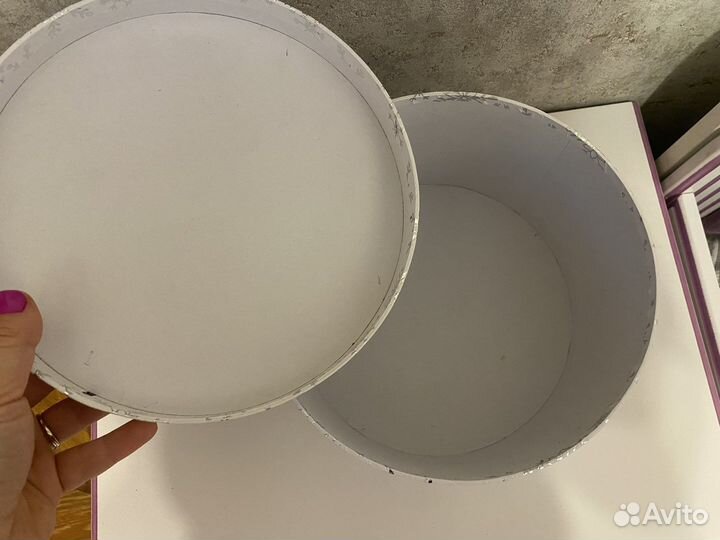 Новогодняя подарочная коробка d-24 см