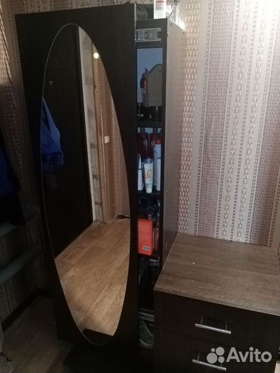 Трюмо с зеркалом