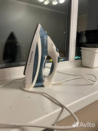 Утюг Redmond RI-C264