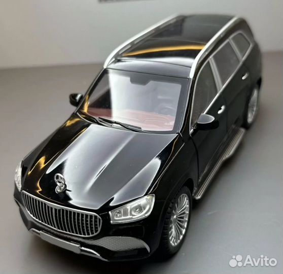 Модель автомобиля Mercedes Maybach GLS 600 1/24